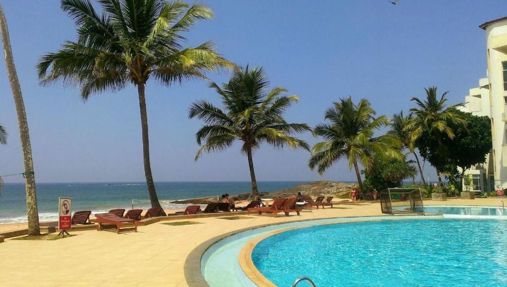 Induruwa Beach Resort Exteriör bild